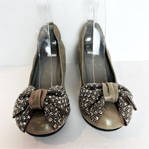 GDC Leather Shoes Women's Size 7M Taupe Metallic With Studded Bow Wedge Heel NEW